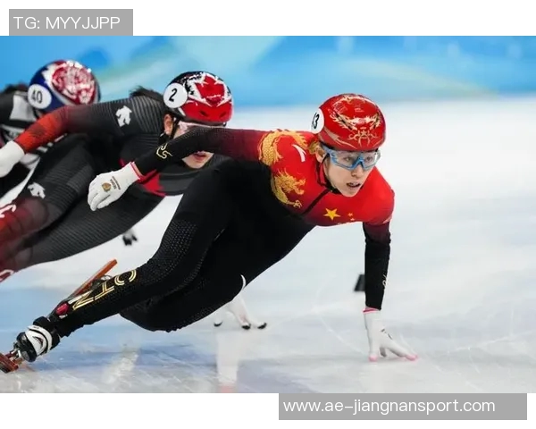 克莱坚韧不拔面对挑战身体疲惫却坚定展现职业精神