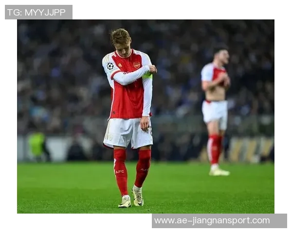 赖斯在阿森纳和国家队展现全能中场实力成为攻防典范的重要角色 赖斯在阿森纳和国家队展现全能中场实力成为攻防典范的重要角色