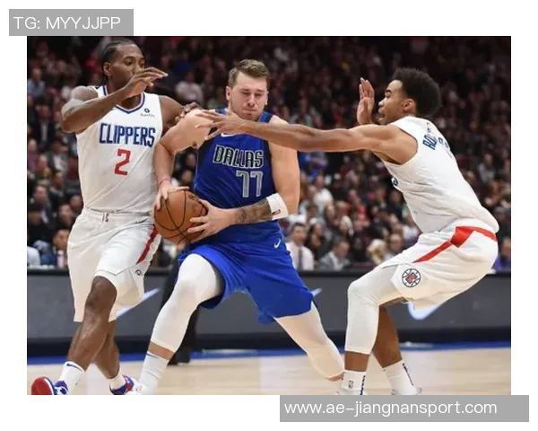 克洛尼首节表现惊艳4投3中砍下12分2篮板引领球队攻势