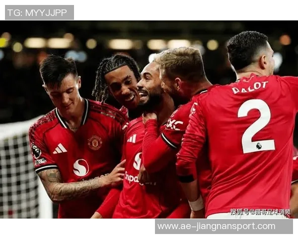曼联理发哥高歌阿莫林之歌庆祝球队联赛三连胜仅需两场胜利