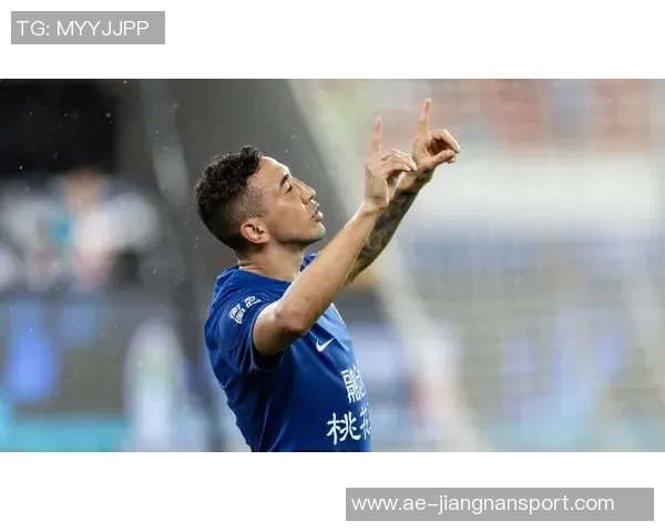 王刚禁区外惊天凌空抽射飞出画面引发全场惊叹落地时长超五秒