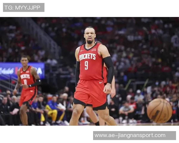 狄龙上半场表现抢眼15投8中砍下18分助球队奋战老东家