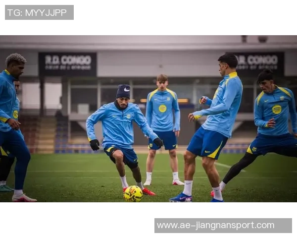 拉菲尼亚与佩德里今日参与部分合练以评估身体状态恢复情况 拉菲尼亚与佩德里今日参与部分合练以评估身体状态恢复情况