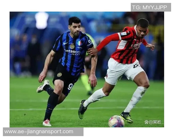 米兰同城德比胜利后球员们在餐厅欢庆继续热烈庆祝 米兰同城德比胜利后球员们在餐厅欢庆继续热烈庆祝